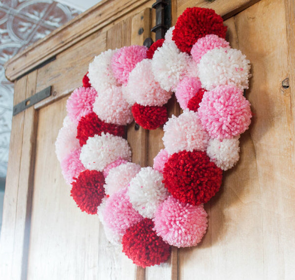 Pom-pom heart wreath